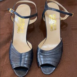 FERRAGAMO HEELS 👠